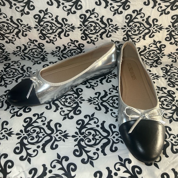 NWOT DREAM PAIRS Women's Cap Toe Ballet Flats - Picture 6 of 10